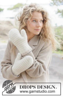 261-50 Birch Bark Mittens by DROPS Design