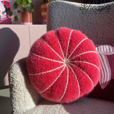 14188 Scheepjes Snowdrift Cushion