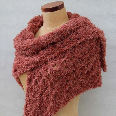 Vai alla moda dello scialle della nonna fatta a mano