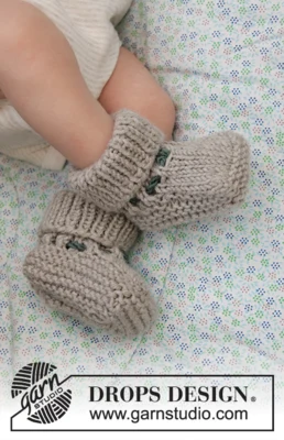 33-24 Tiny Kicks by DROPS Design