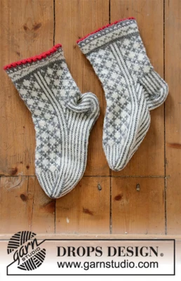 0-1433 Tip Toe Santa by DROPS Design