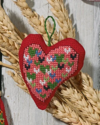 Kit di ricamo Cuori rossi 7 x 8 cm