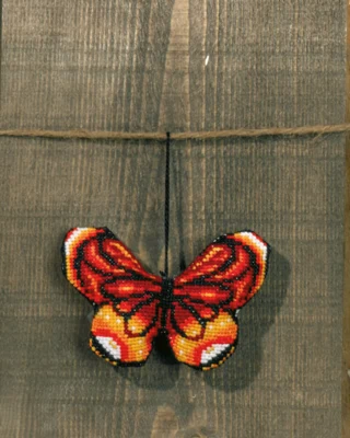 Kit da ricamo Farfalla rossa m053/99 9 x 6 cm
