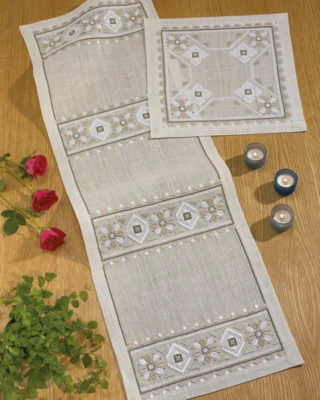 Kit Ricamo Beige / Bianco 37 x 37 CM