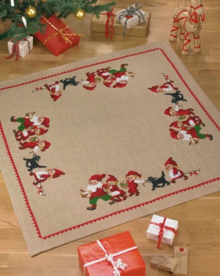 Kit Ricamo Folletti / cane nero 120 x 120 cm