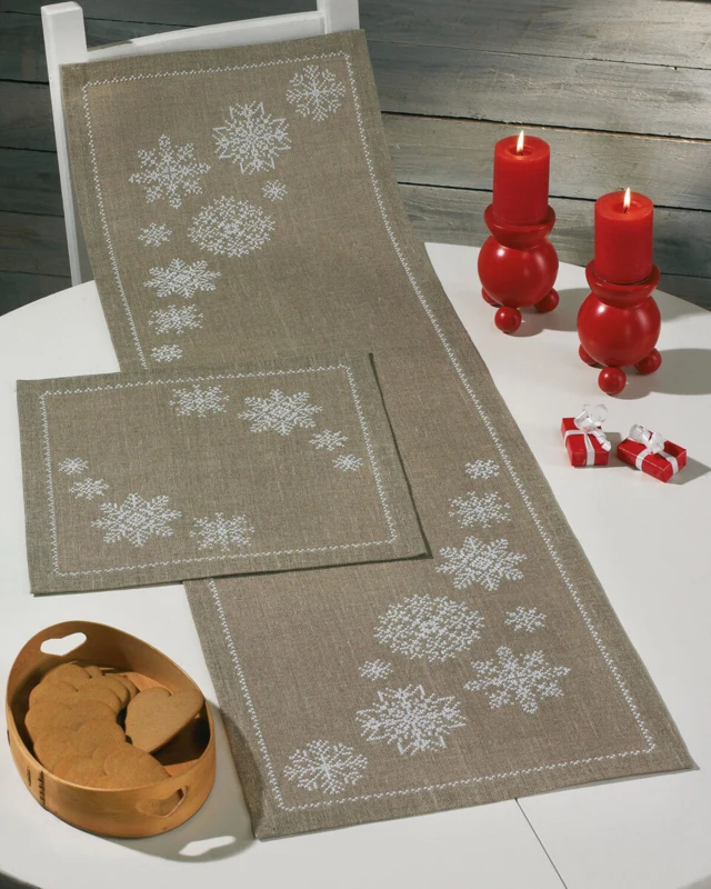 Kit per ricamo Fiocco di neve su lino 38 x 122 cm