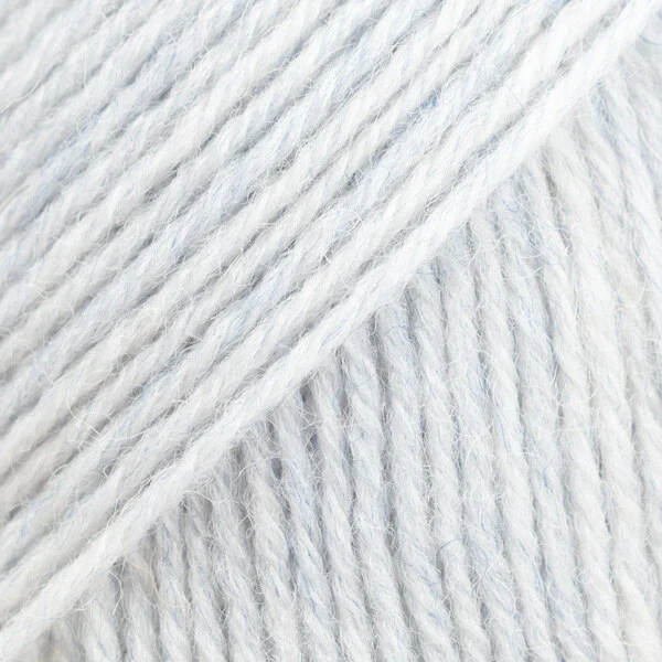 DROPS Fabel Uni Colour 126 Cielo pallido