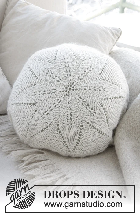 Cuscino a fiori bianchi di DROPS Design