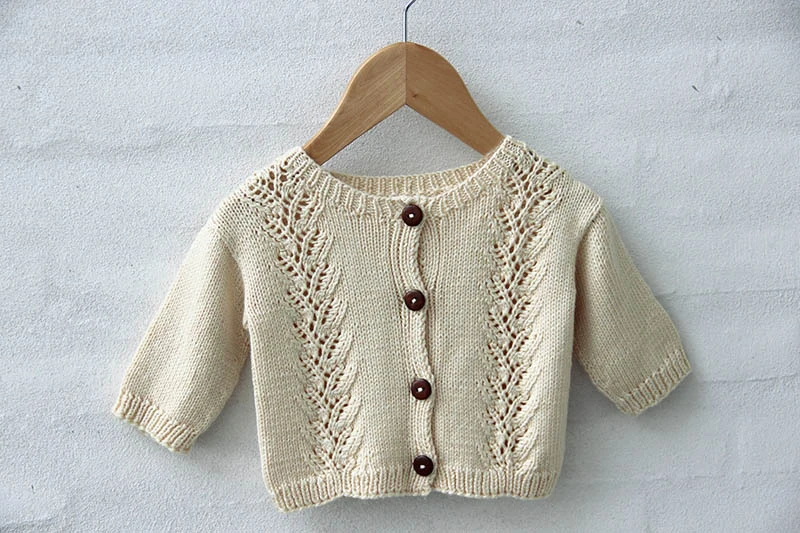 Vai a cardigan in pizzo fatto a mano
