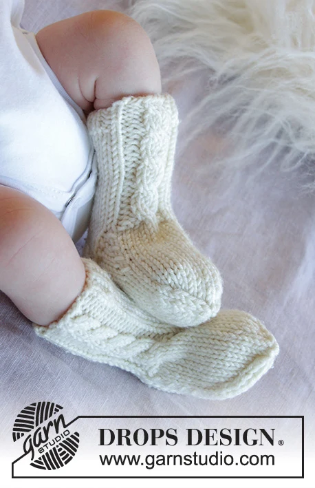 33-34 Tip Toe Cable by DROPS Design