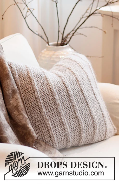 215-44 Breaking Free Pillow by DROPS Design