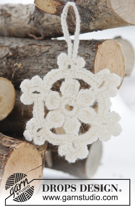 0-1047 White Christmas by DROPS Design