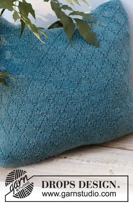 228-57 Deep Sea Diamond Pillow by DROPS Design