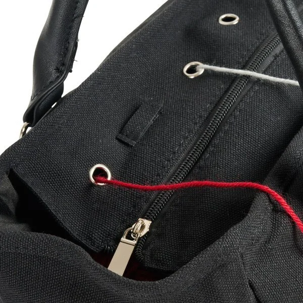 Borsa a tracolla con tasca con cerniera, nera
