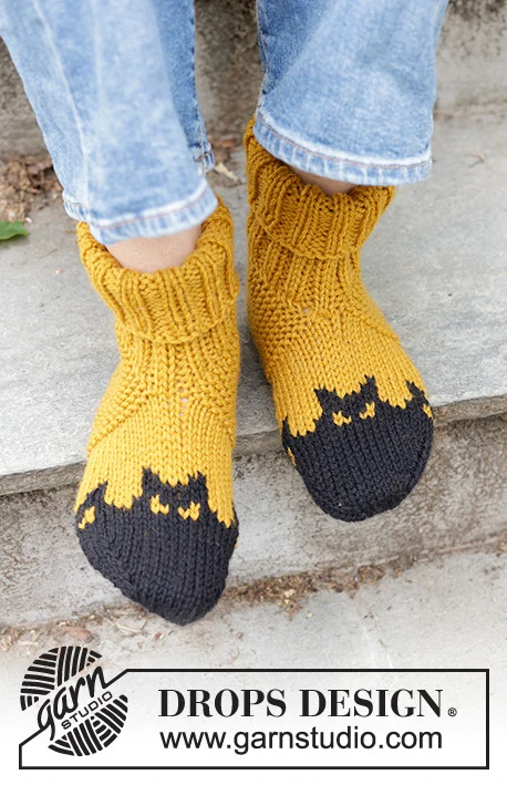 244-43 Holy Socks! by DROPS Design