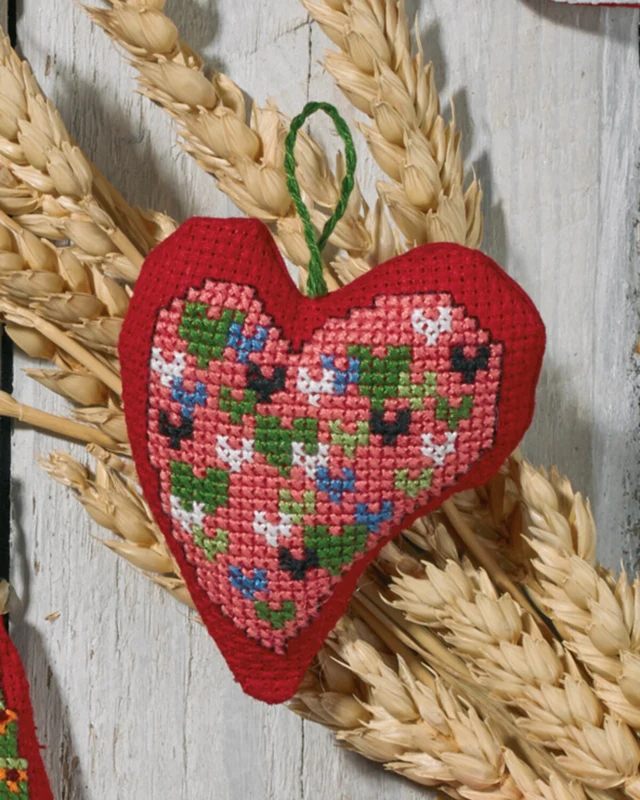 Kit di ricamo Cuori rossi 7 x 8 cm