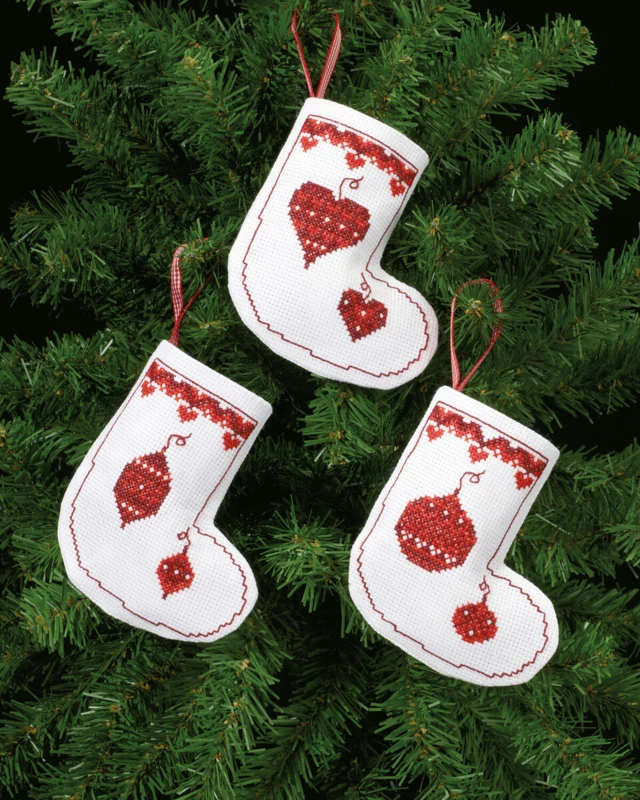 Kit per Ricamo Decorazioni Natalizie cuori e sfere 11 x 12 cm