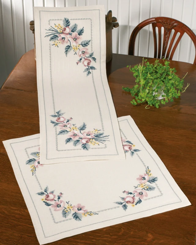Kit Ricamo Rose su Lino 61 x 61 cm