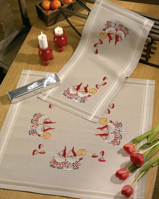 Kit da ricamo Babbo Natale con pacchi 80 x 80 cm